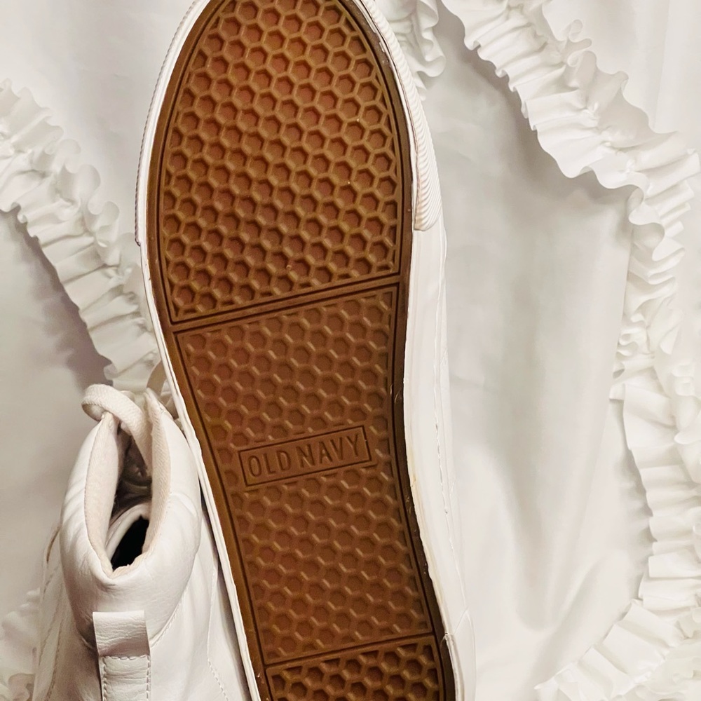 Old Navy Women's Classic White Sneakers - Picture 3 of 4